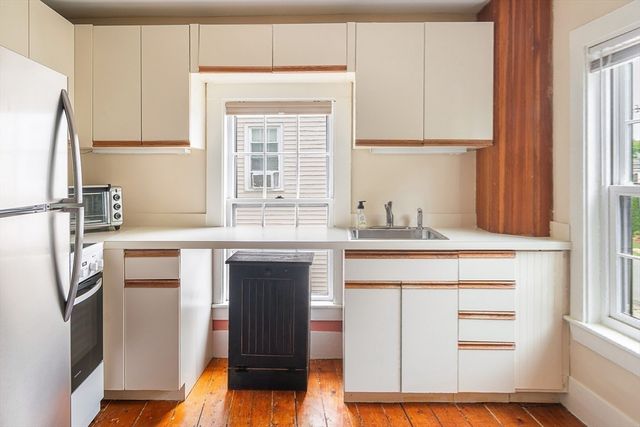 8-10 Oak St, Winchester, MA 01890