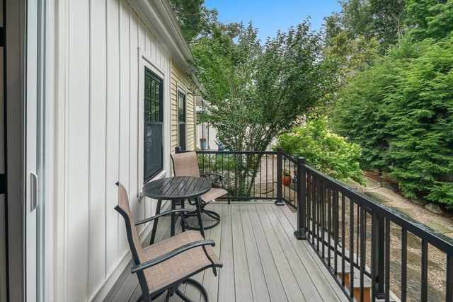 8-10 Oak St, Winchester, MA 01890
