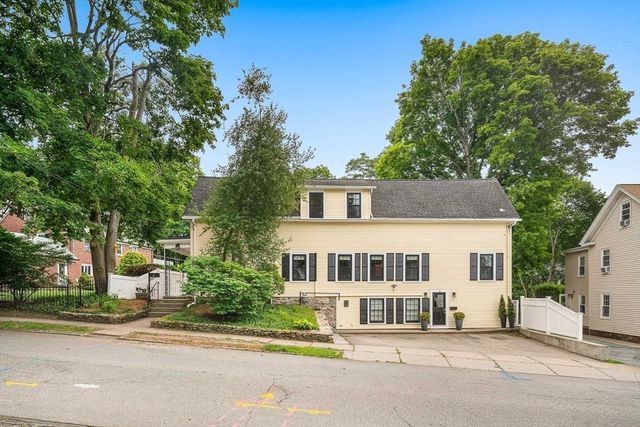 8-10 Oak St, Winchester, MA 01890