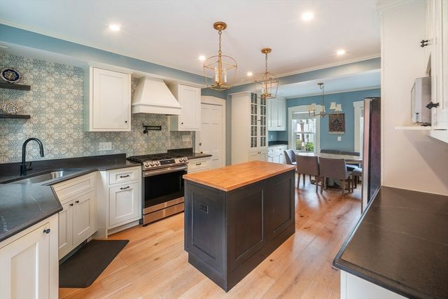 8-10 Oak St, Winchester, MA 01890