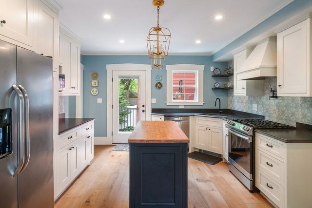8-10 Oak St, Winchester, MA 01890