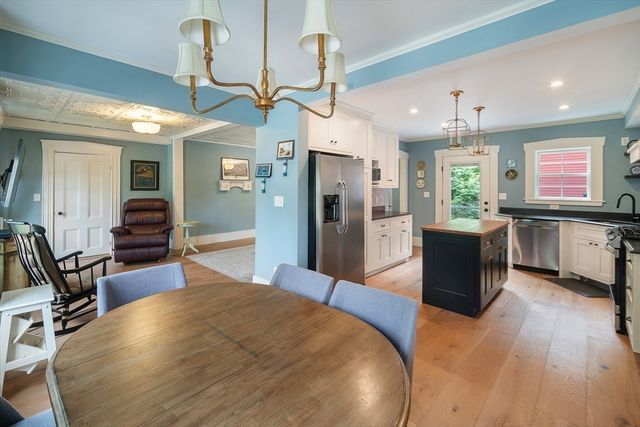 8-10 Oak St, Winchester, MA 01890
