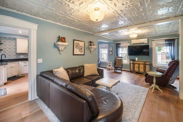 8-10 Oak St, Winchester, MA 01890