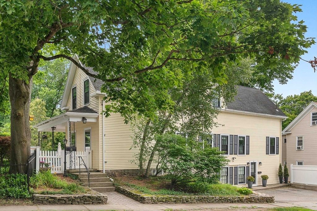 8-10 Oak St, Winchester, MA 01890
