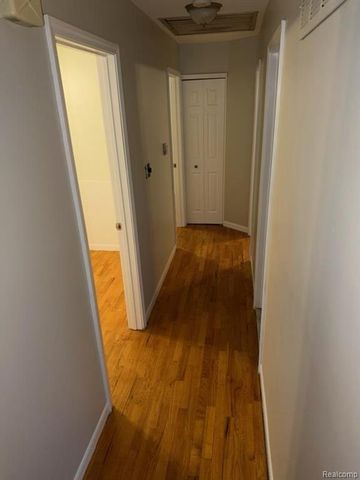 32852 Eiffel Avenue, Warren, MI 48088