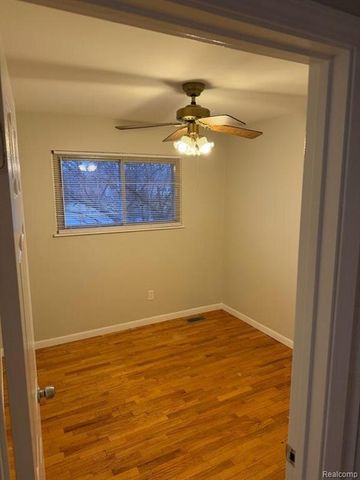 32852 Eiffel Avenue, Warren, MI 48088