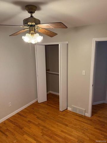 32852 Eiffel Avenue, Warren, MI 48088