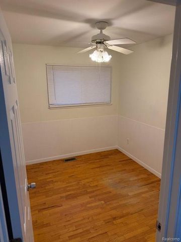 32852 Eiffel Avenue, Warren, MI 48088