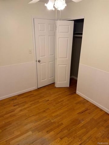 32852 Eiffel Avenue, Warren, MI 48088