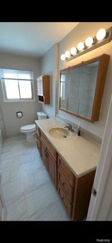 32852 Eiffel Avenue, Warren, MI 48088