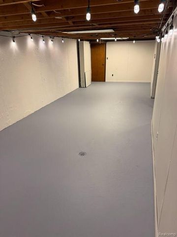 32852 Eiffel Avenue, Warren, MI 48088