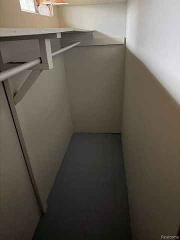 32852 Eiffel Avenue, Warren, MI 48088