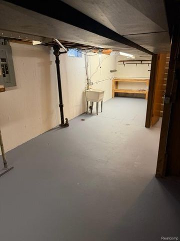 32852 Eiffel Avenue, Warren, MI 48088