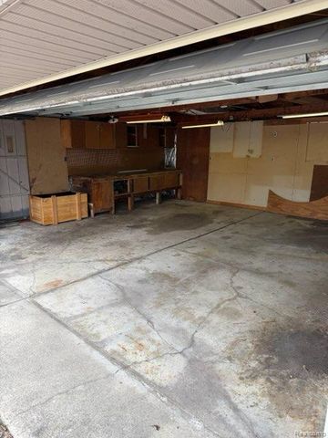 32852 Eiffel Avenue, Warren, MI 48088