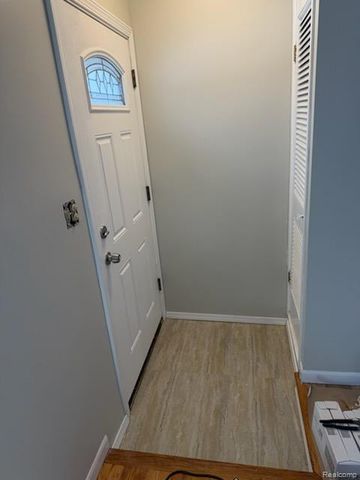 32852 Eiffel Avenue, Warren, MI 48088