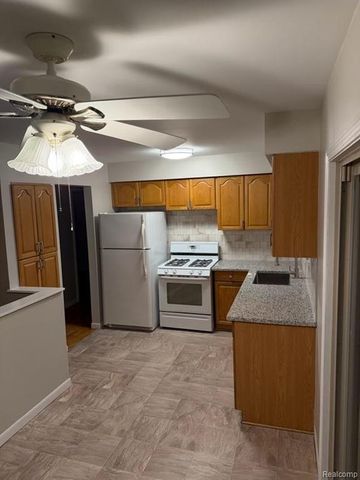 32852 Eiffel Avenue, Warren, MI 48088