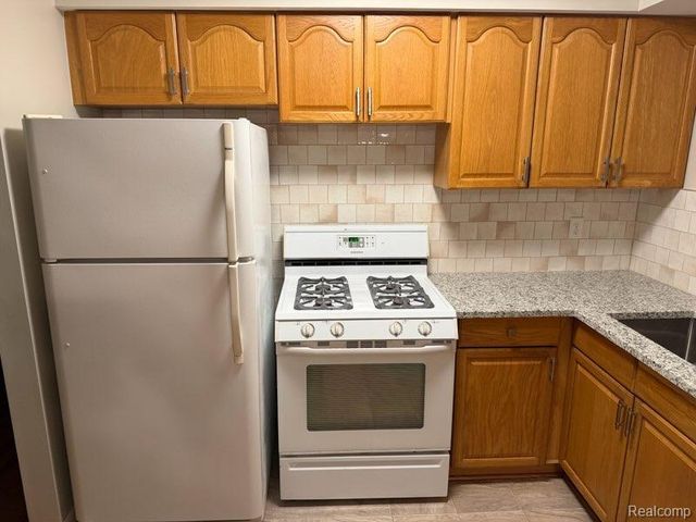 32852 Eiffel Avenue, Warren, MI 48088