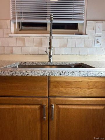 32852 Eiffel Avenue, Warren, MI 48088