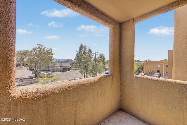 1810 E Blacklidge Dr Apt 322, Tucson, AZ 85719