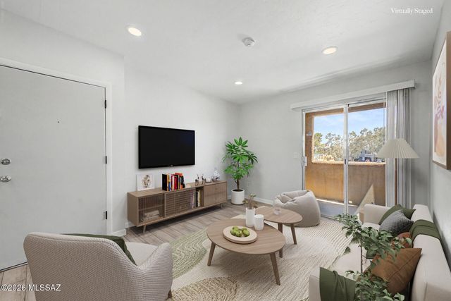 1810 E Blacklidge Dr Apt 322, Tucson, AZ 85719
