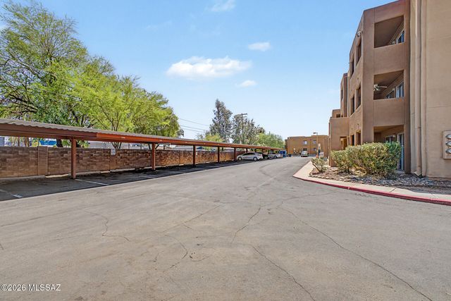 1810 E Blacklidge Dr Apt 322, Tucson, AZ 85719