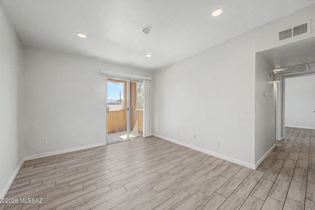 1810 E Blacklidge Dr Apt 322, Tucson, AZ 85719