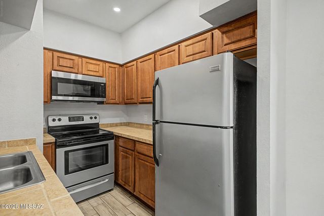1810 E Blacklidge Dr Apt 322, Tucson, AZ 85719