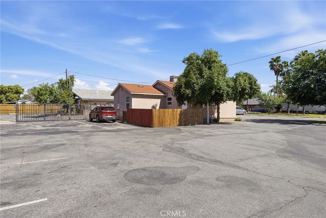 325 McCord Ave, Bakersfield, CA 93308