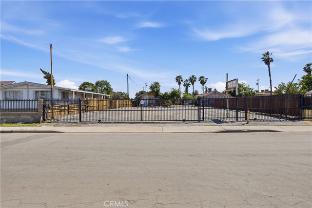 325 McCord Ave, Bakersfield, CA 93308