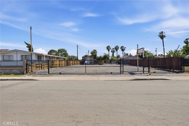 325 McCord Ave, Bakersfield, CA 93308