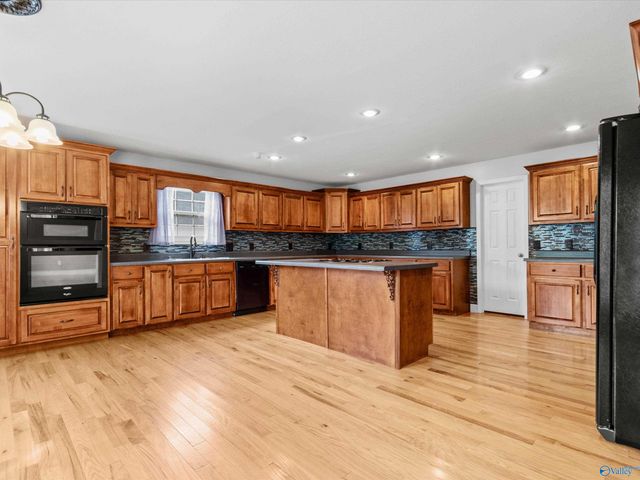 101 Berkshire Lane, Albertville, AL 35950