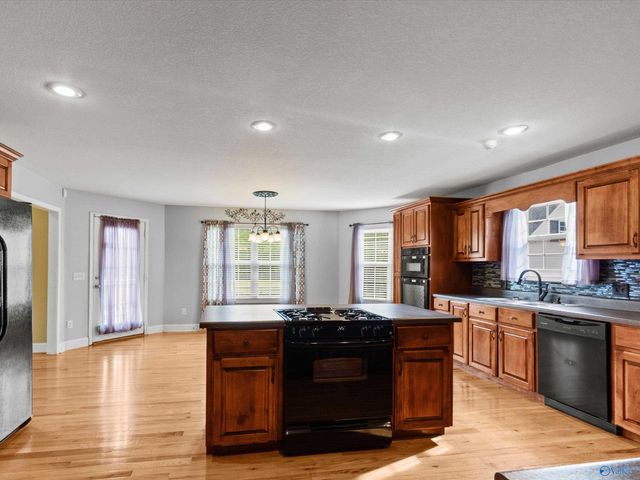101 Berkshire Lane, Albertville, AL 35950