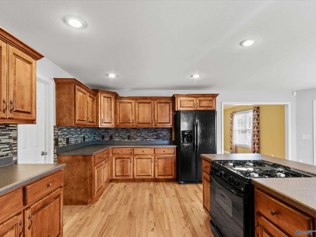 101 Berkshire Lane, Albertville, AL 35950