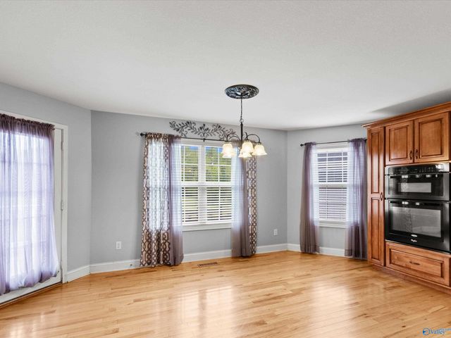 101 Berkshire Lane, Albertville, AL 35950