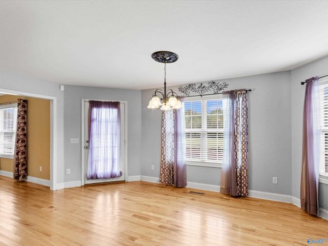 101 Berkshire Lane, Albertville, AL 35950