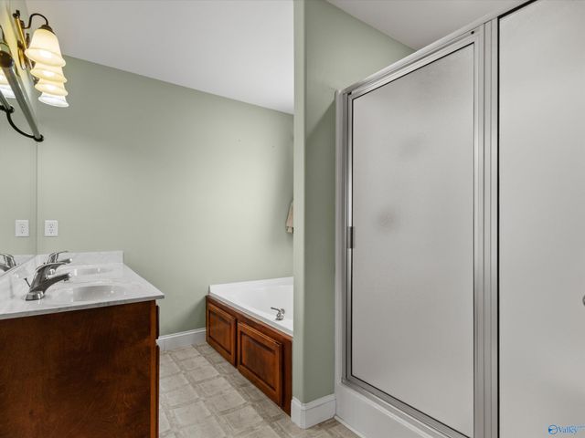 101 Berkshire Lane, Albertville, AL 35950