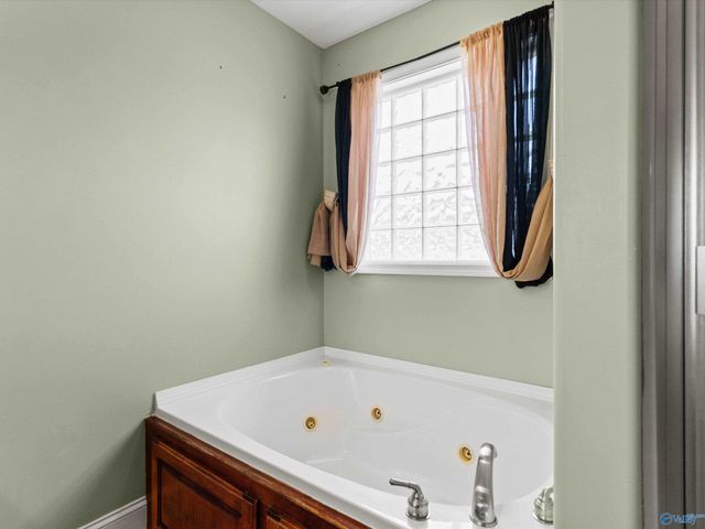 101 Berkshire Lane, Albertville, AL 35950