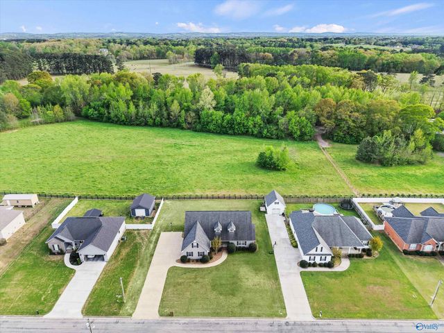 101 Berkshire Lane, Albertville, AL 35950