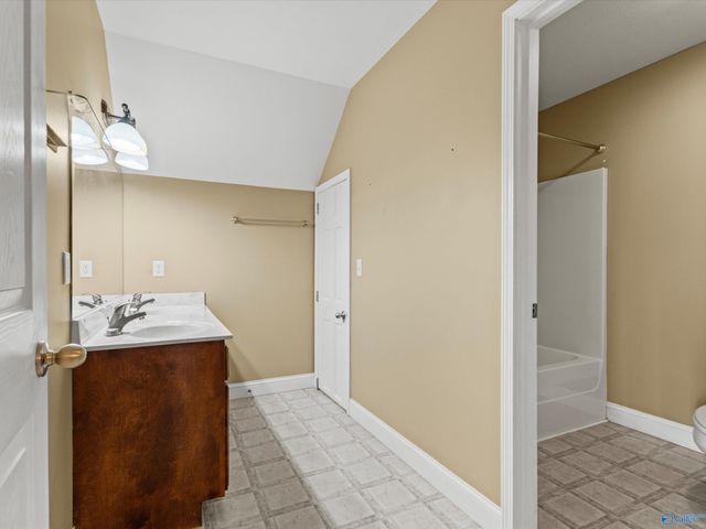 101 Berkshire Lane, Albertville, AL 35950