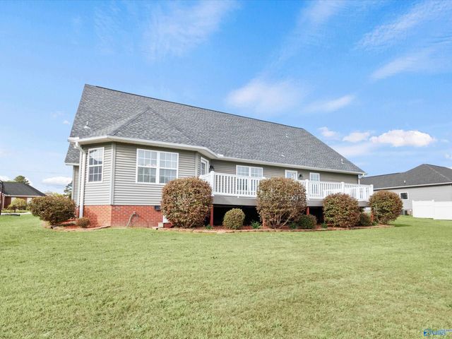 101 Berkshire Lane, Albertville, AL 35950