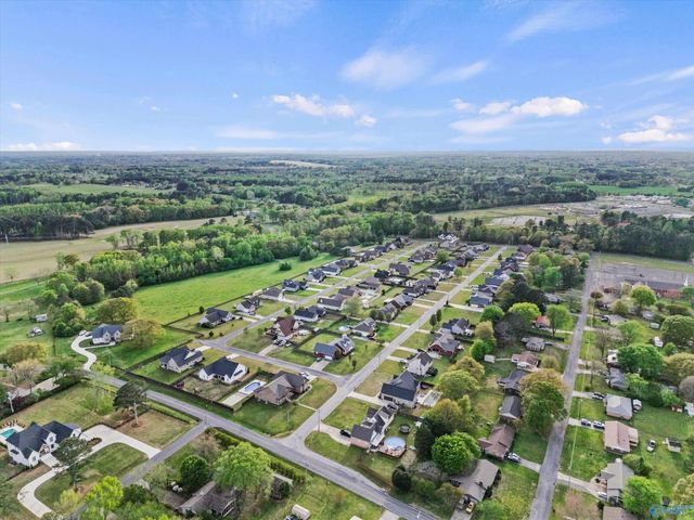 101 Berkshire Lane, Albertville, AL 35950