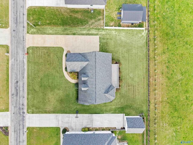101 Berkshire Lane, Albertville, AL 35950