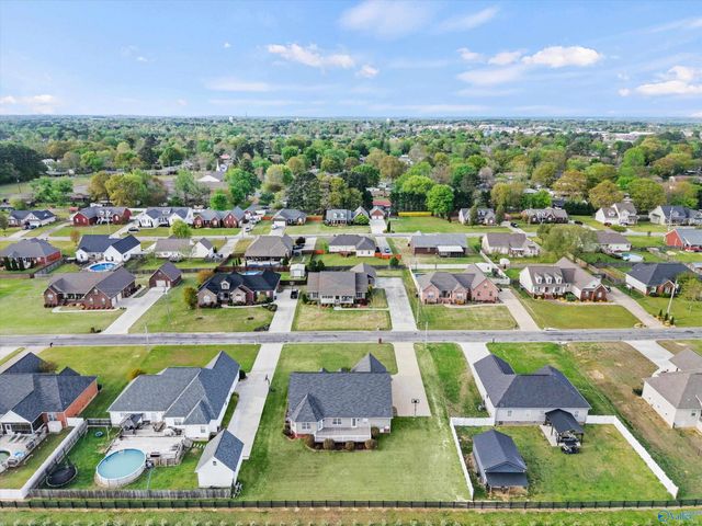 101 Berkshire Lane, Albertville, AL 35950