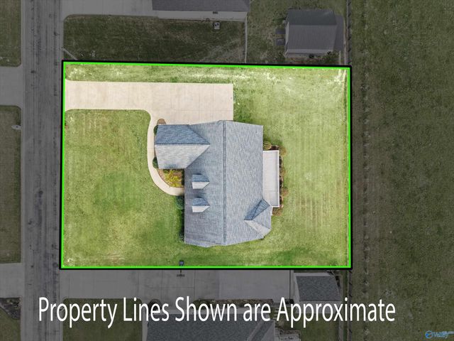 101 Berkshire Lane, Albertville, AL 35950