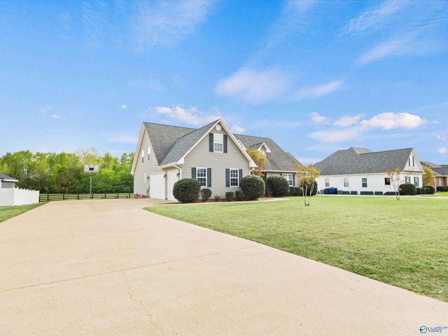 101 Berkshire Lane, Albertville, AL 35950