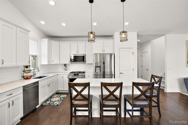 2440 Massoit Road, Royal Oak, MI 48073