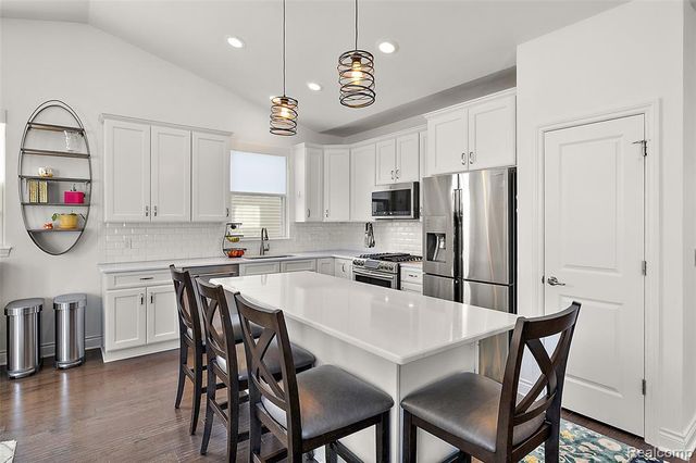 2440 Massoit Road, Royal Oak, MI 48073