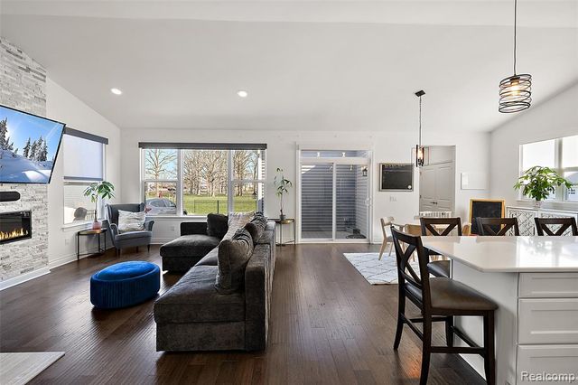 2440 Massoit Road, Royal Oak, MI 48073