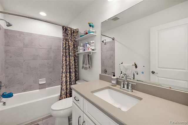 2440 Massoit Road, Royal Oak, MI 48073