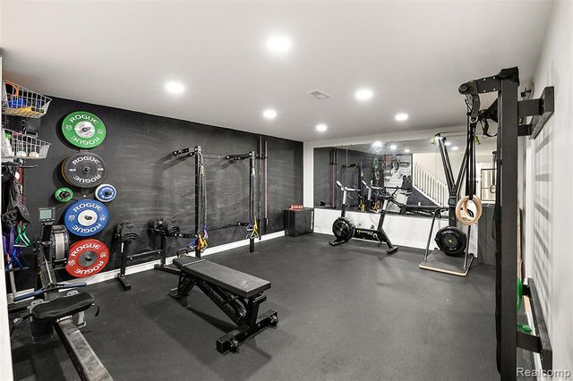 2440 Massoit Road, Royal Oak, MI 48073